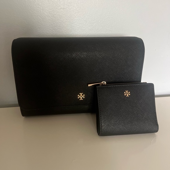 Tory Burch Crossbody with matching wallet.. - Picture 4 of 4